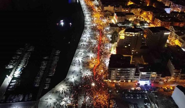 Meşaleler Çanakkale şehitleri için yandı