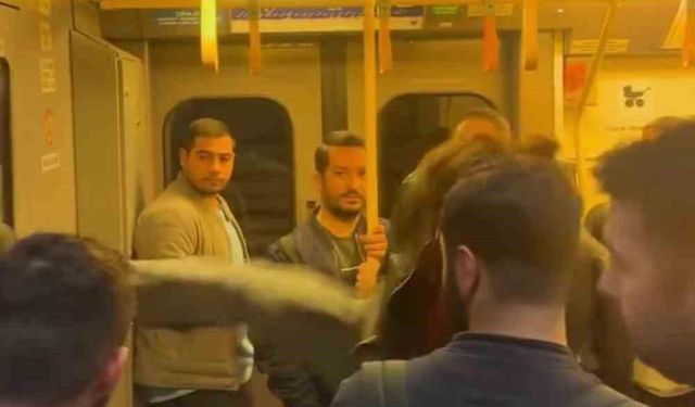 Metro kapılarını tekmeleyip makinisti dövmeye kalktılar