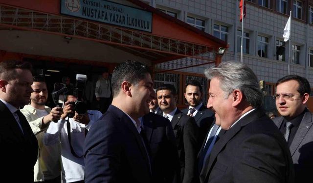 MHP’li Özdemir, Kayseri’de oyunu kullandı