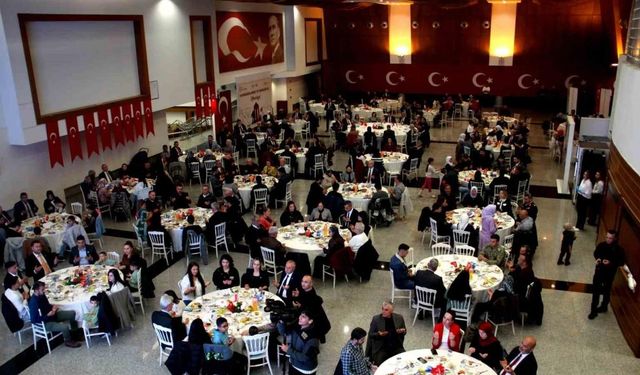 Muğla Valisi Akbıyık Şehit aileri ve gaziler ile iftar yemeğinde bir araya geldi