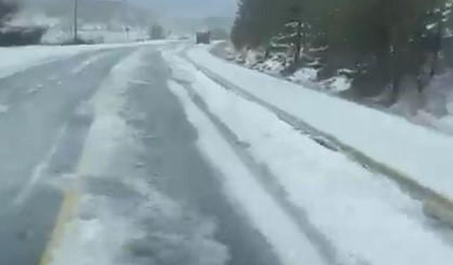 Muğla’da dolu yağışı yolları beyaza bürüdü