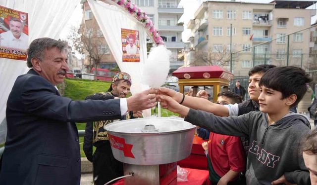 Muhtar adayından çocukların gönlüne dokunan hareket