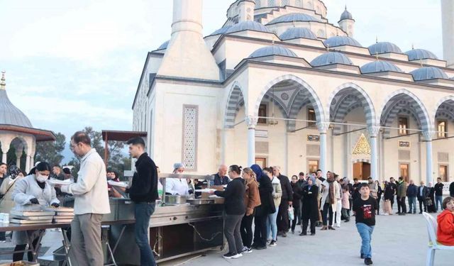 MÜSİAD, iftar sofrasında şehit ve gazi aileleri ile yaşlı ve gençleri ağırladı