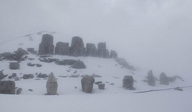 Nemrut Dağı baharda kışı yaşıyor