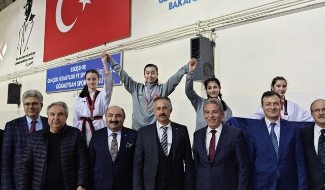 Okul sporlarında bir okul 3 birincilik