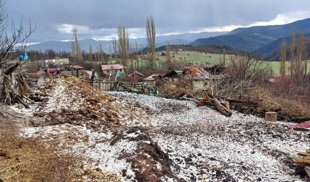 Osmancık’ta leblebi büyüklüğünde dolu yağdı