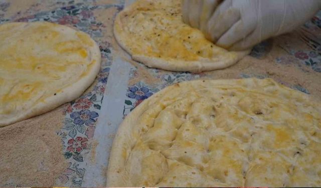 Osmanlı mutfağının lezzeti, iftar sofralarının vazgeçilmezi: Ramazan pidesi