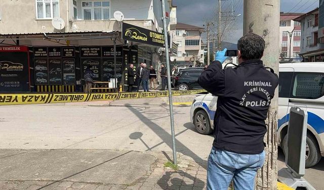 Oto galeride dehşet: Kurşun anne ve 2 çocuğun oturduğu salona isabet etti