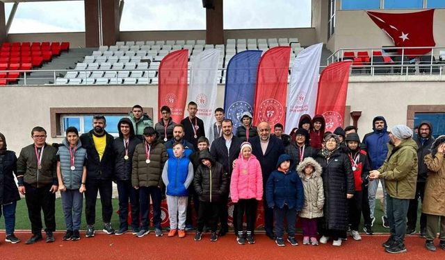 Özel sporcular atletizm müsabakalarında madalyalar sahiplerini buldu