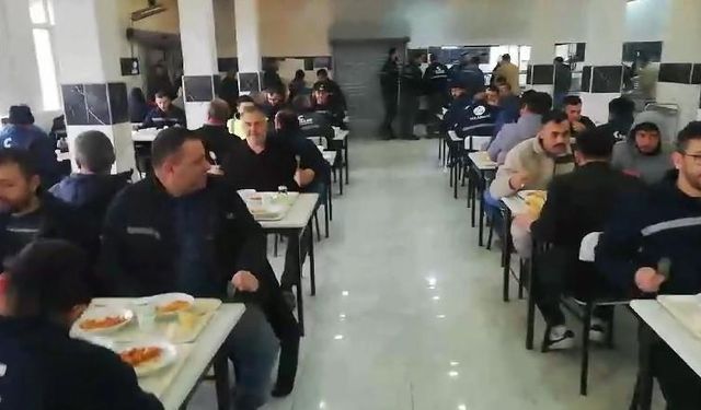 Özelleştirilen termik santrallerin işçileri öğle yemeğinde eylem yaptı