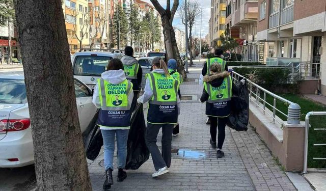 Özkan Alp gönüllüleri, duyarlılığı arttırmak için çöp topladı