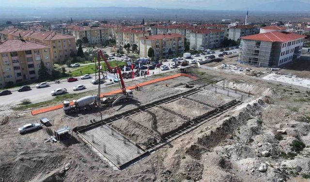 Pamukkale’de 10 kapalı pazaryeri ve sosyal tesisin temeli atıldı