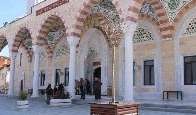 Paşa Cami meydanına estetik dokunuş