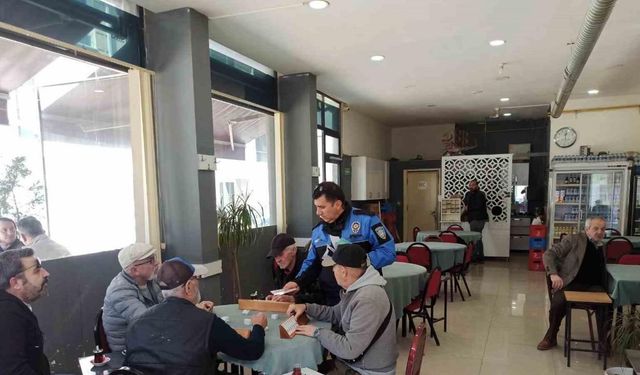 Polis yüzlerce vatandaşı hırsızlık ve dolandırıcılık konularıyla ilgili bilgilendirdi