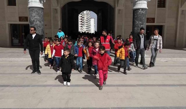 Şahinbey Belediyesi Sarıkayalı çocuklara unutamayacakları bir gün yaşattı