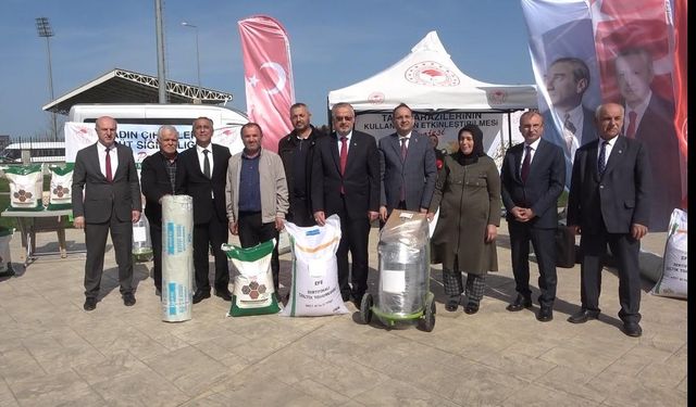 Samsun’da çiftçilere tohum ve süt sağım makinesi dağıtıldı