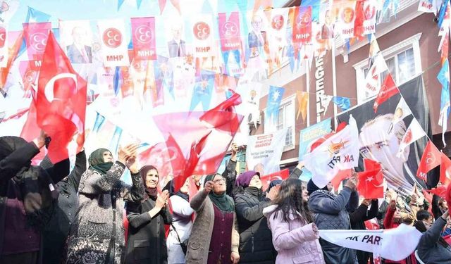 Sarıoğlan’da coşkulu kalabalık, Başkan Büyükkılıç’ı bağrına bastı