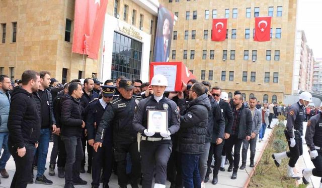 Şehit polis memurunun naaşı silah arkadaşları tarafından Denizli’ye uğurlandı