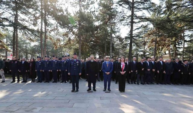 Şehitler kabirleri başında rahmet ve şükranla anıldı