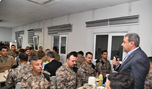 Suriye’nin kuzeyindeki Türk güvenlik güçleri iftarda bir araya geldi