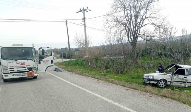 Tankerle çarpışan otomobil sürücüsü yola fırladı