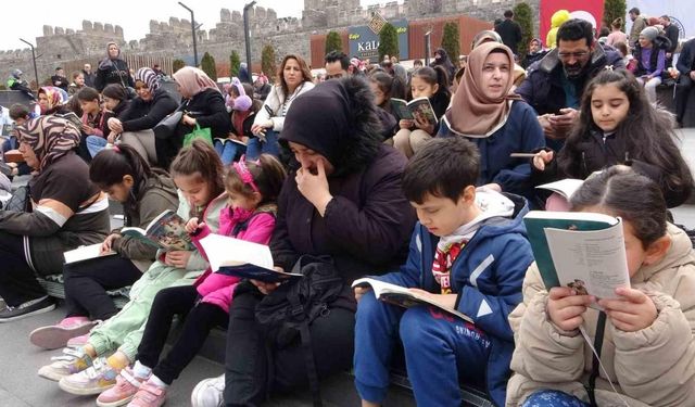 Tarihi kalede 7’den 70’e kitap okudular