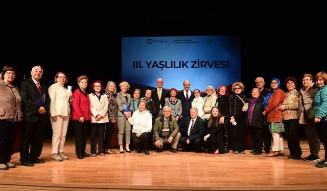 Tazelenme Üniversitesi III. Yaşlılık Zirvesi’nde bir araya geldi