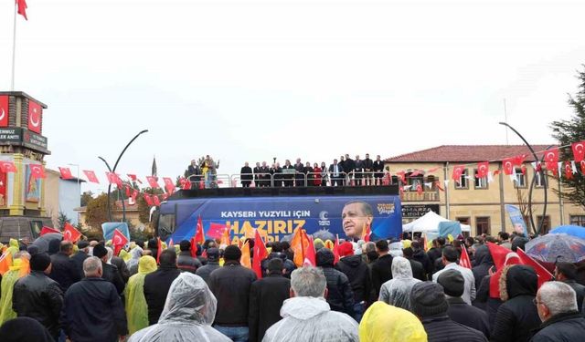 Tomarzalılar, toplu açılış töreninde Başkan Büyükkılıç’ı bağrına bastı