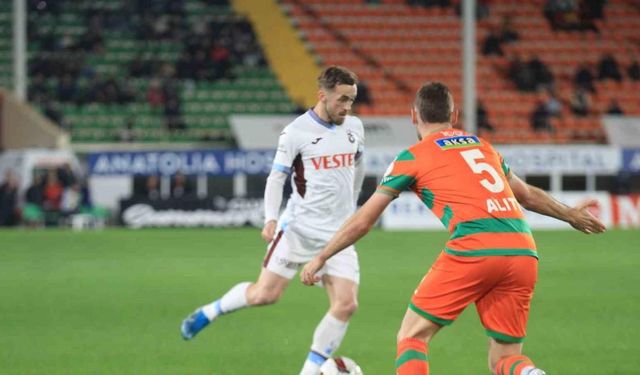 Trendyol Süper Lig: Alanyaspor: 1 - Trabzonspor: 0 (Maç devam ediyor)