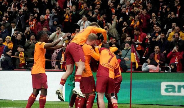 Trendyol Süper Lig: Galatasaray: 4 - Çaykur Rizespor: 1 (İlk yarı)