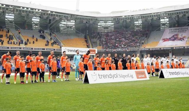 Trendyol Süper Lig: RAMS Başakşehir: 0 - Samsunspor: 0 (İlk yarı)