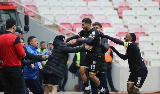 Trendyol Süper Lig: Sivasspor: 1 - Alanyaspor: 2 (Maç sonucu)