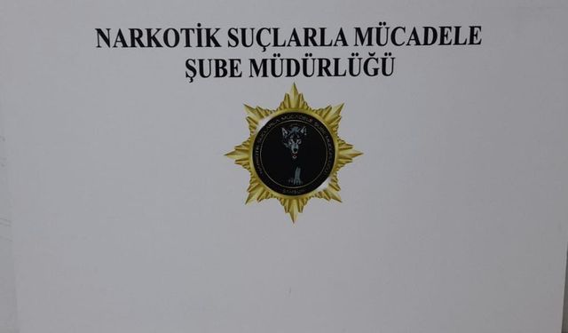 Uçaktaki yolcunun şampuan kutusundan uyuşturucu çıktı