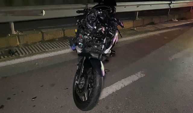 Üst geçidi kullanmayan 2 kişiye motosiklet çarptı