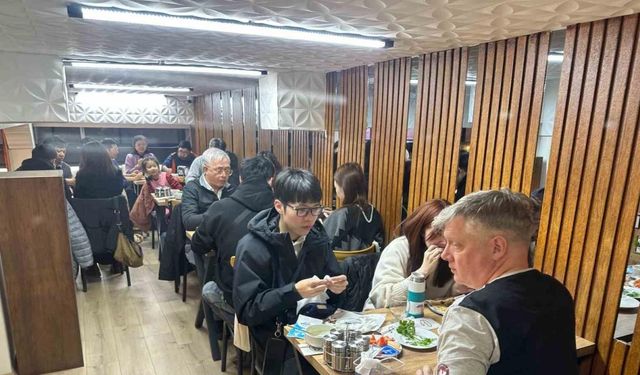 Uzak Doğudan gelip meşhur Denizli kebabının tadına baktılar