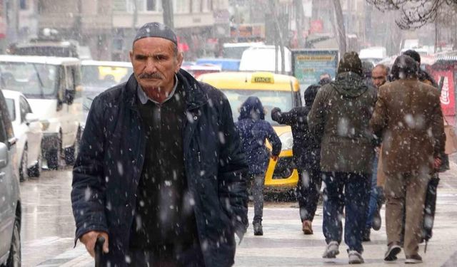 Van’da yoğun kar yağışı