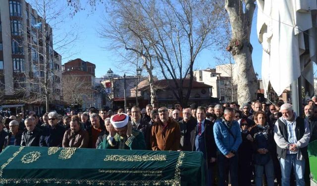 Yamaç paraşütü kazasında hayatına kaybeden öğretim görevlisi toprağa verildi