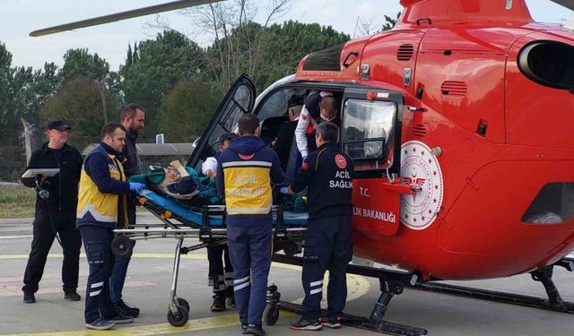 Yaşlı kadın ambulans helikopterle hastaneye sevk edildi