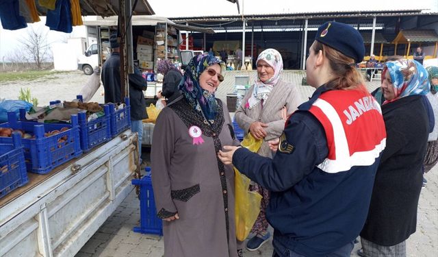 Edirne'de jandarmanın bilgilendirme çalışmaları sürüyor