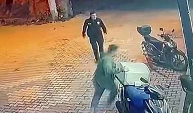 Sakarya’da film sahnelerini aratmayan olay! Polis, kendisinden kaçan şahsı moto kurye ile yakaladı: O anlar kamerada