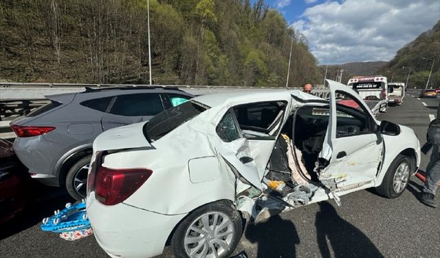 Anadolu Otoyolu'nun Bolu geçişinde zincirleme trafik kazası ulaşımı aksattı