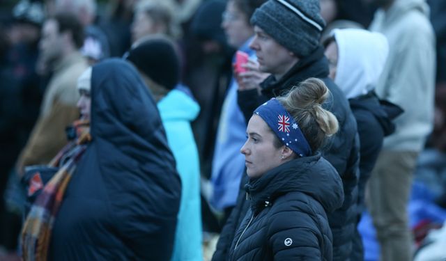 Anzak Koyu'nda geleneksel "Şafak Ayini" yapıldı