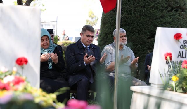 Batı Karadeniz ve Doğu Marmara'da arife gününde şehitlik ve mezarlıklar ziyaret edildi