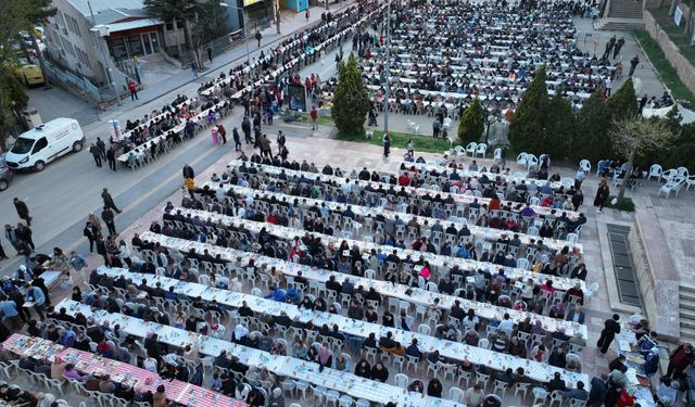 Bilecik'te binlerce kişi iftarda buluştu