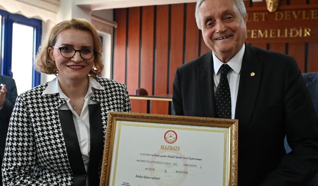 Bozüyük Belediye Başkanı Mehmet Talat Bakkalcıoğlu mazbatasını aldı