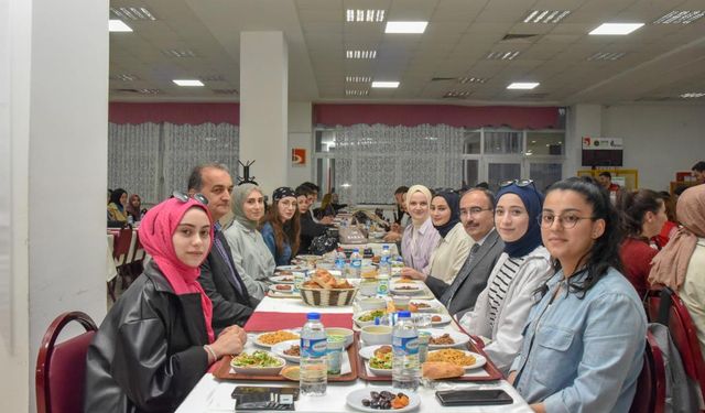 BŞEÜ yönetimi öğrenci kulüpleriyle iftarda buluştu