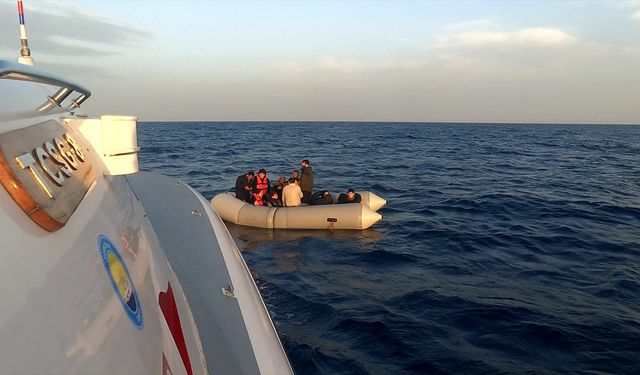 Çanakkale açıklarında 43 düzensiz göçmen yakalandı