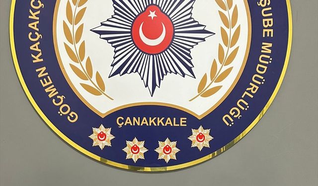 Çanakkale'de 16 düzensiz göçmen ve 2 göçmen kaçakçılığı şüphelisi yakalandı