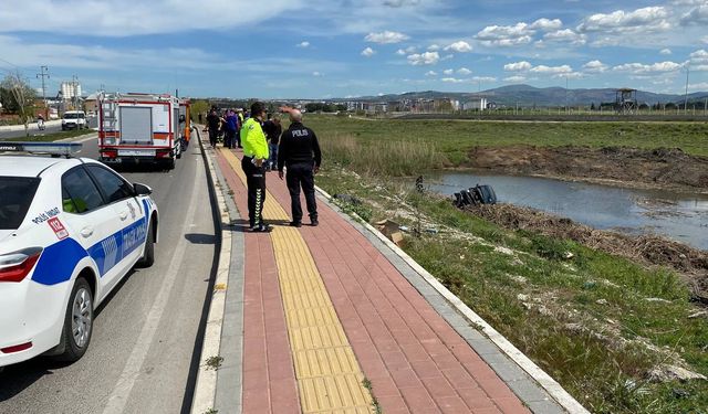 Çanakkale'de çayın kıyısına devrilen otomobilin sürücüsü yaralandı