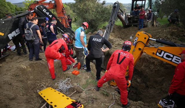 Çanakkale'de kanal kazısında toprak altında kalan 2 kişiyi kurtarma çalışması başlatıldı